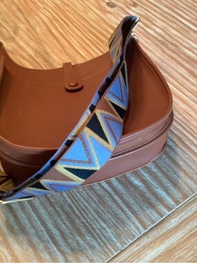 Brown Leather Crossbody Bag with Geometric Strap